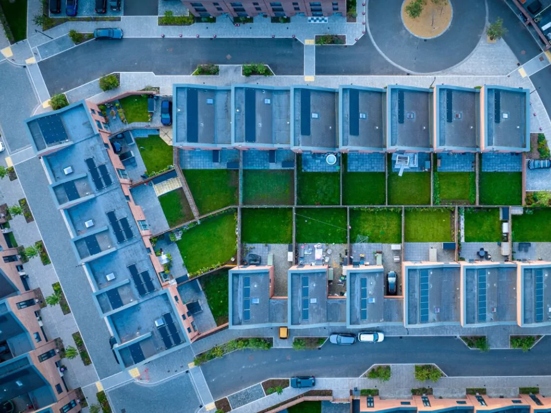 Birds-eye view of the homes at The Hangar District at Brabazon, showcasing solar panels on the roofline, intricate tree lined streets and private gardens. 